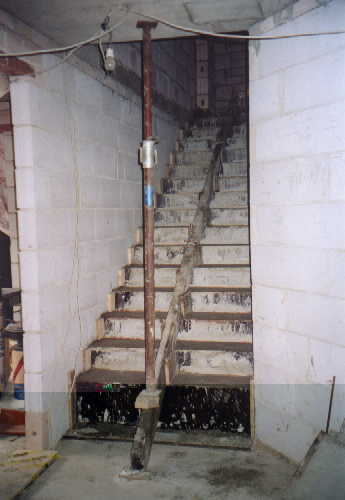 die erste Treppe ist fertig